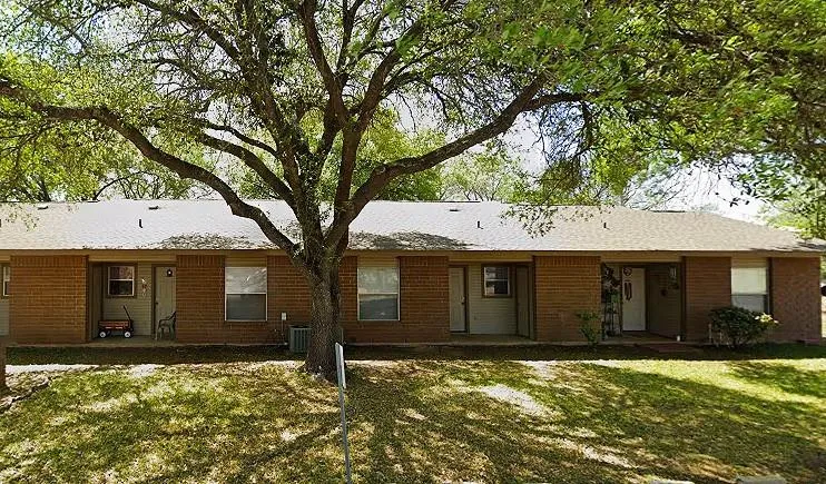 606 E Kennedy Ave Sabinal, TX 78881