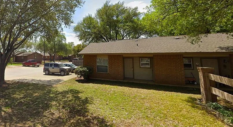 606 E Kennedy Ave Sabinal, TX 78881