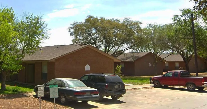 606 E Kennedy Ave Sabinal, TX 78881