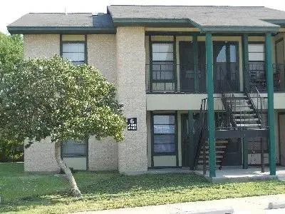 1015 Eli Garza St