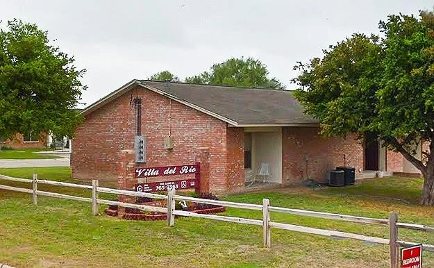 2300 Alamo St Zapata, TX 78076