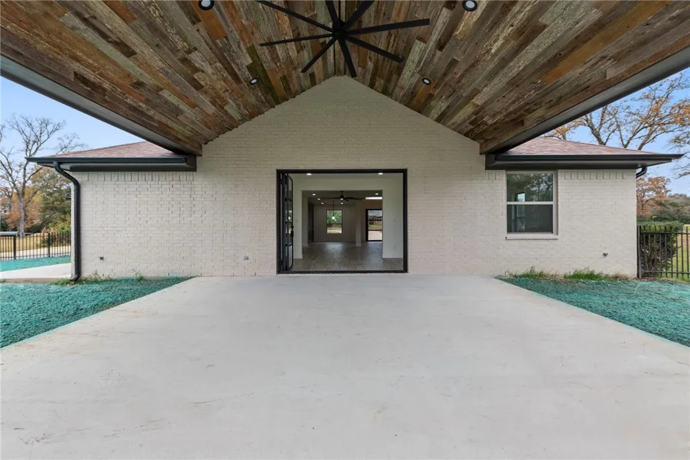 10024 Lancaster Drive Iola, TX 77861