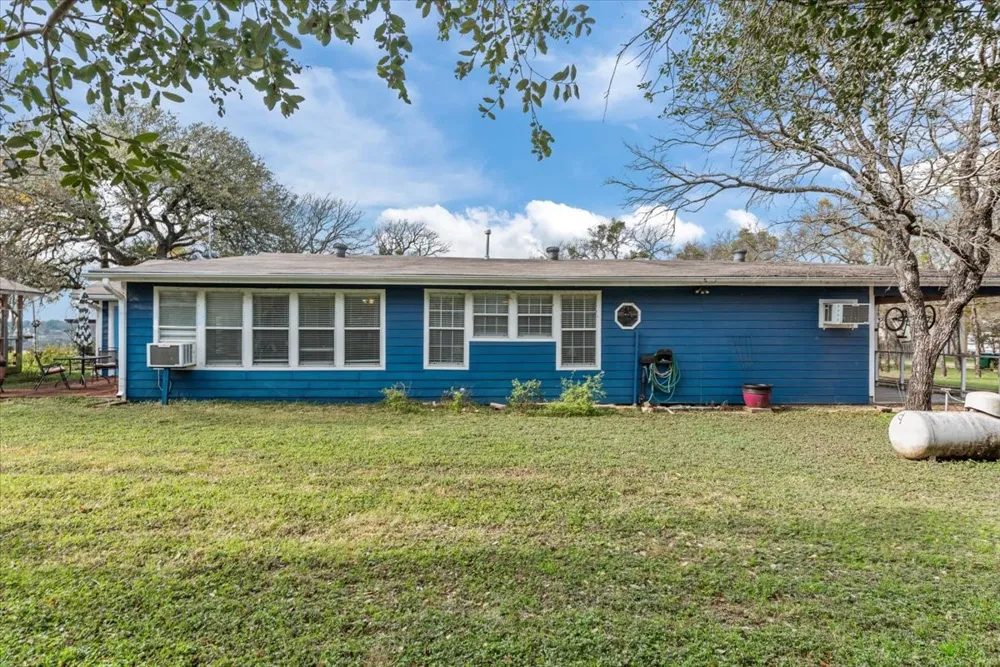 158 County Road 1733 Clifton, TX 76634