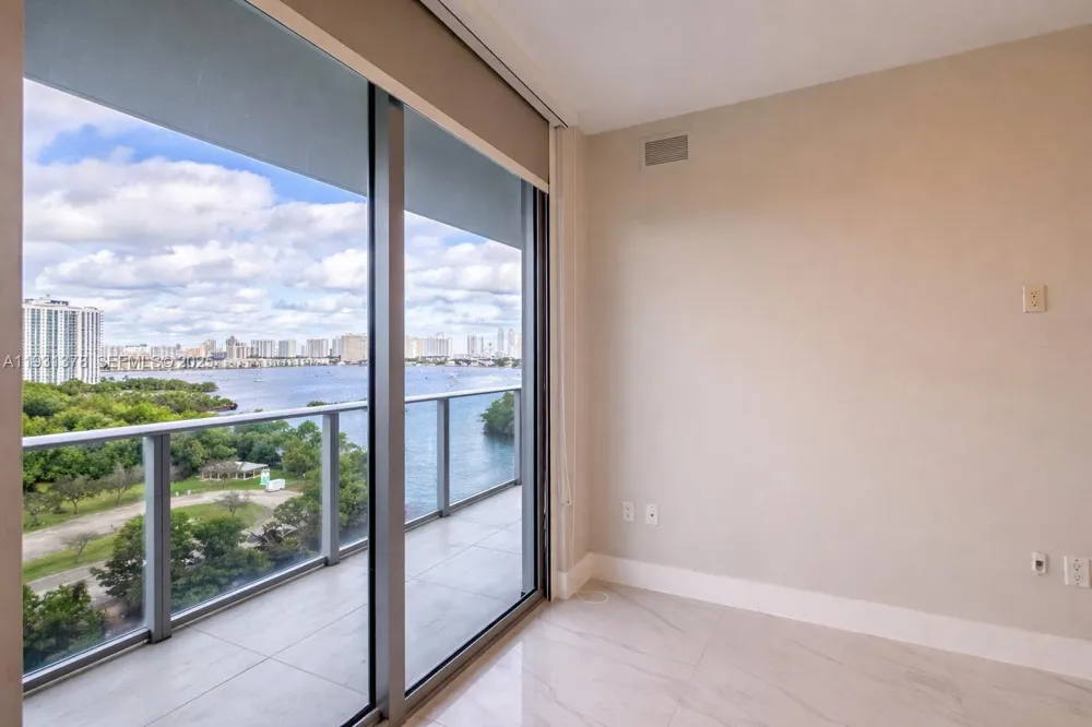 16385 Biscayne Blvd #1102 North Miami Beach, FL 33160