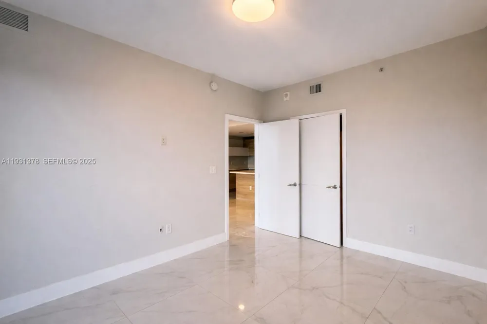 16385 Biscayne Blvd #1102 North Miami Beach, FL 33160