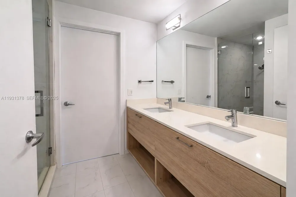 16385 Biscayne Blvd #1102 North Miami Beach, FL 33160