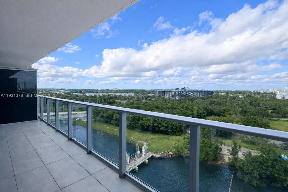 16385 Biscayne Blvd #1102 North Miami Beach, FL 33160