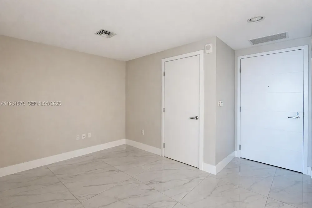 16385 Biscayne Blvd #1102 North Miami Beach, FL 33160