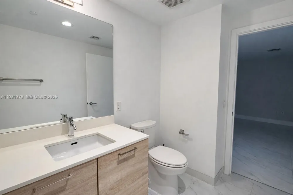 16385 Biscayne Blvd #1102 North Miami Beach, FL 33160