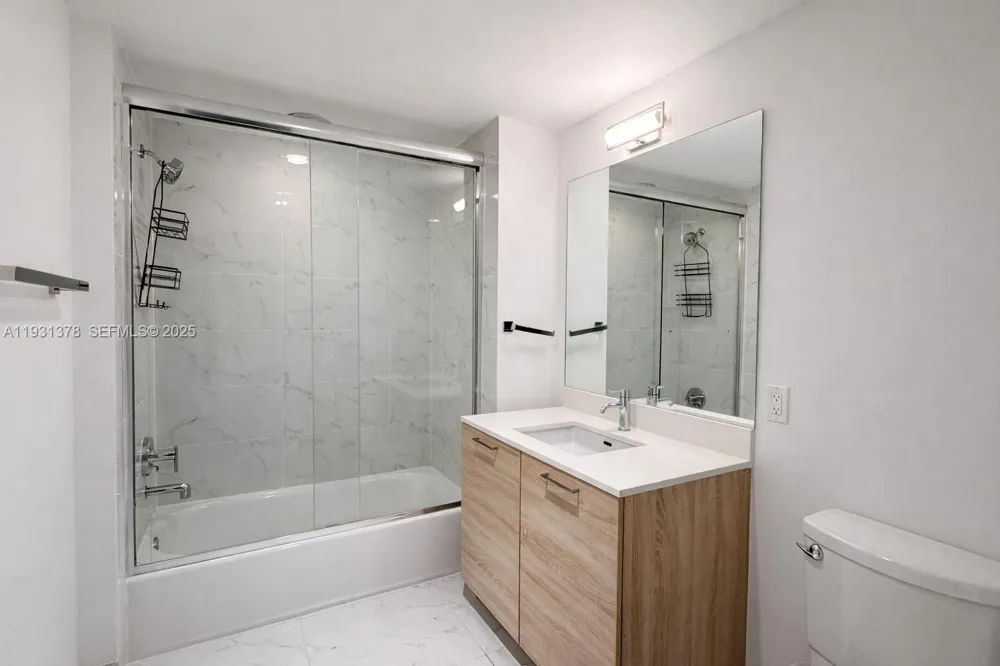 16385 Biscayne Blvd #1102 North Miami Beach, FL 33160