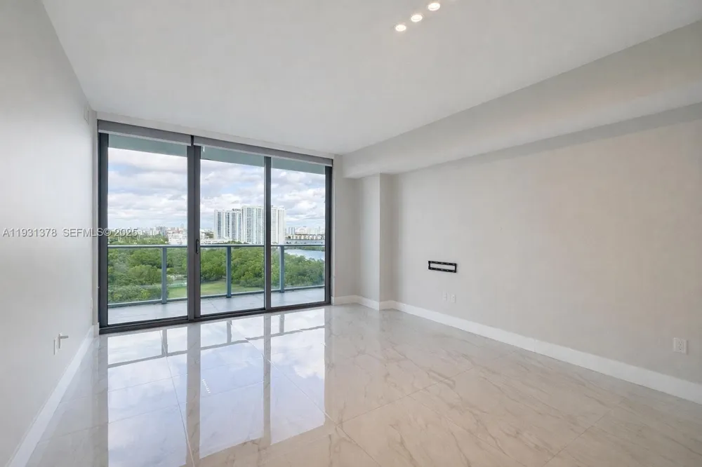 16385 Biscayne Blvd #1102 North Miami Beach, FL 33160