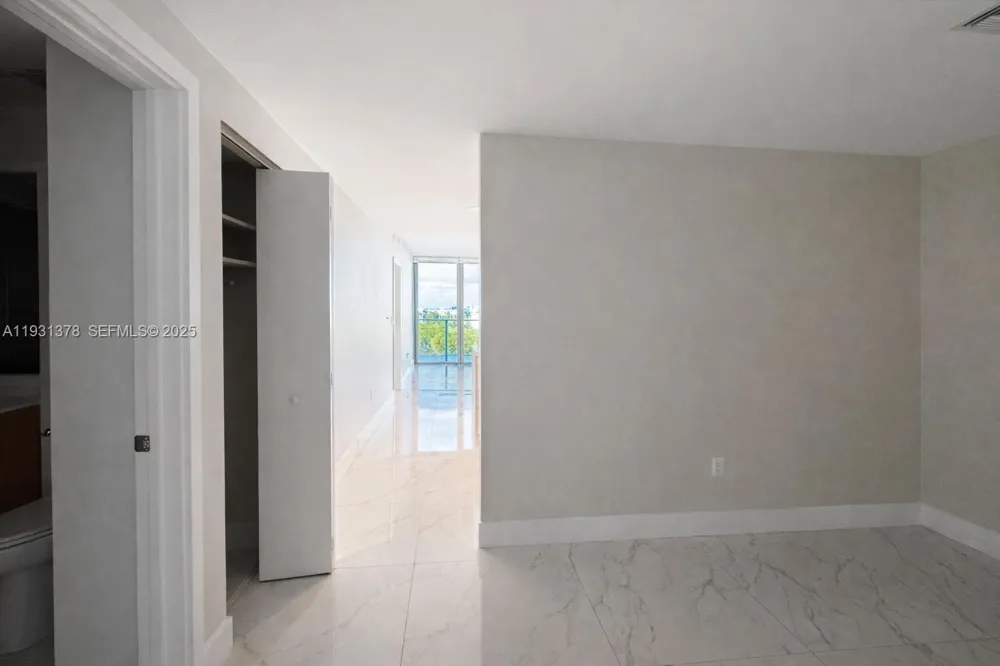 16385 Biscayne Blvd #1102 North Miami Beach, FL 33160
