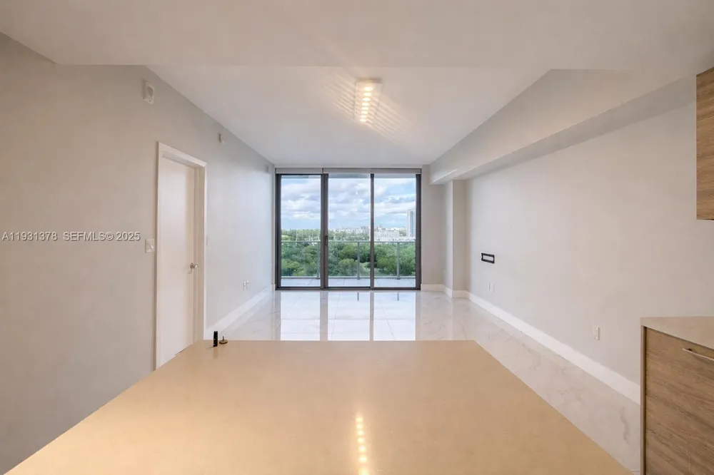 16385 Biscayne Blvd #1102 North Miami Beach, FL 33160