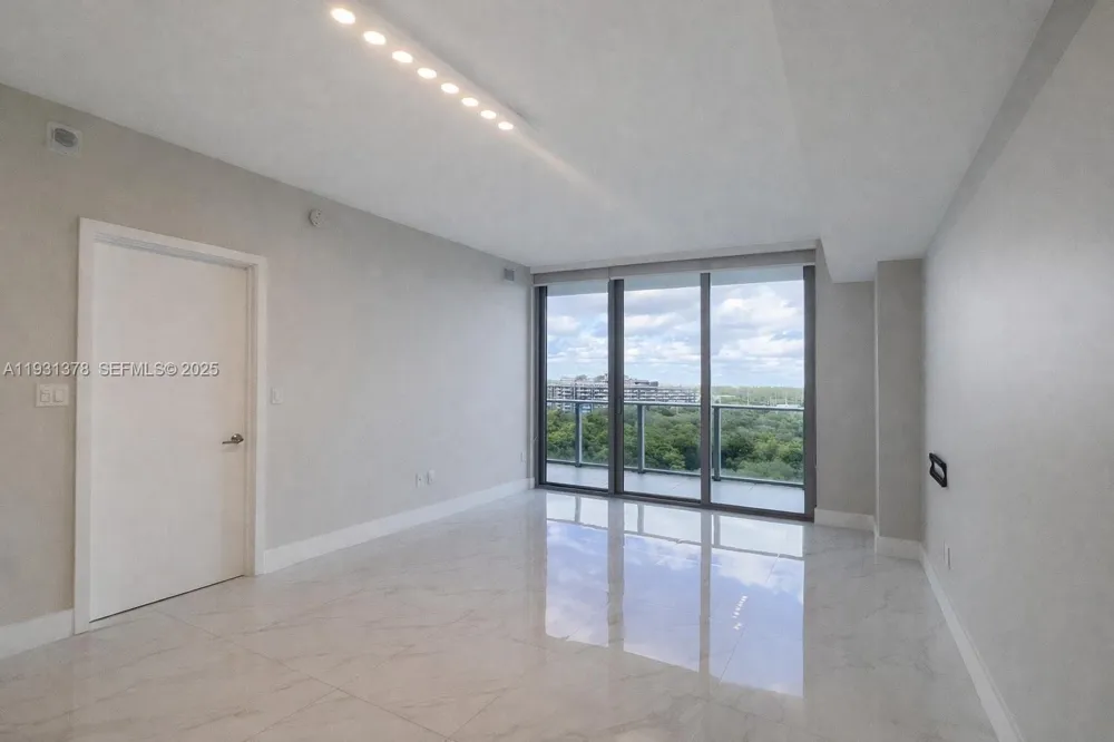 16385 Biscayne Blvd #1102 North Miami Beach, FL 33160