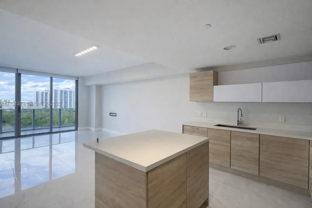 16385 Biscayne Blvd #1102 North Miami Beach, FL 33160