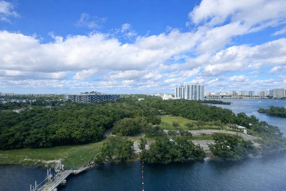 16385 Biscayne Blvd #1102 North Miami Beach, FL 33160