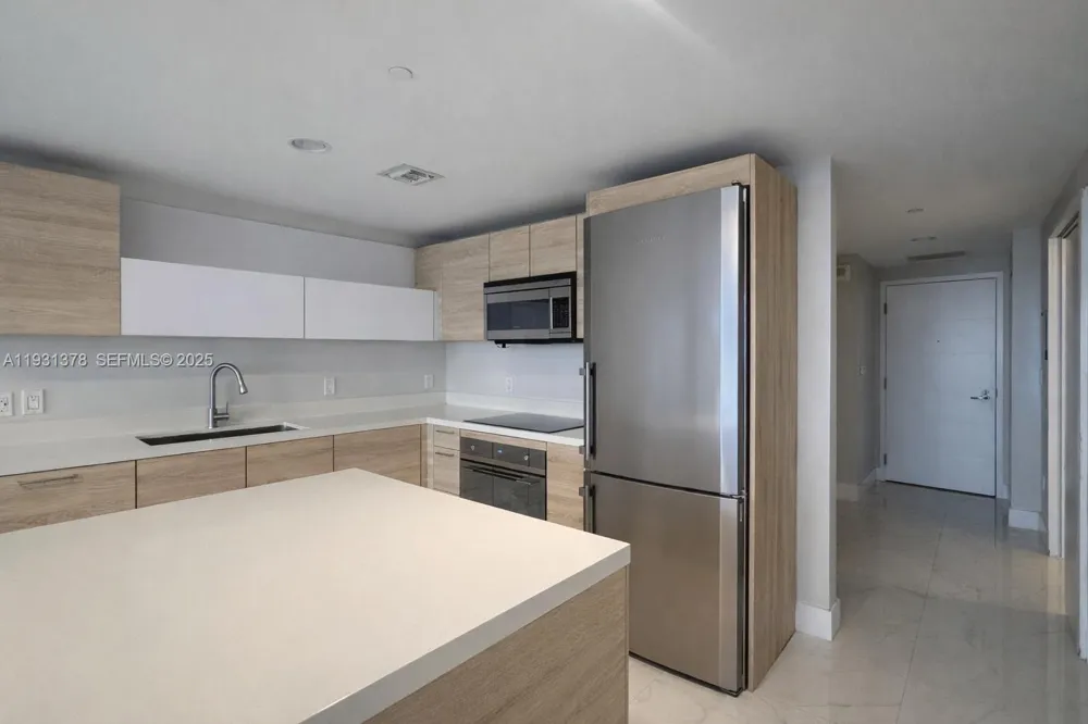 16385 Biscayne Blvd #1102 North Miami Beach, FL 33160
