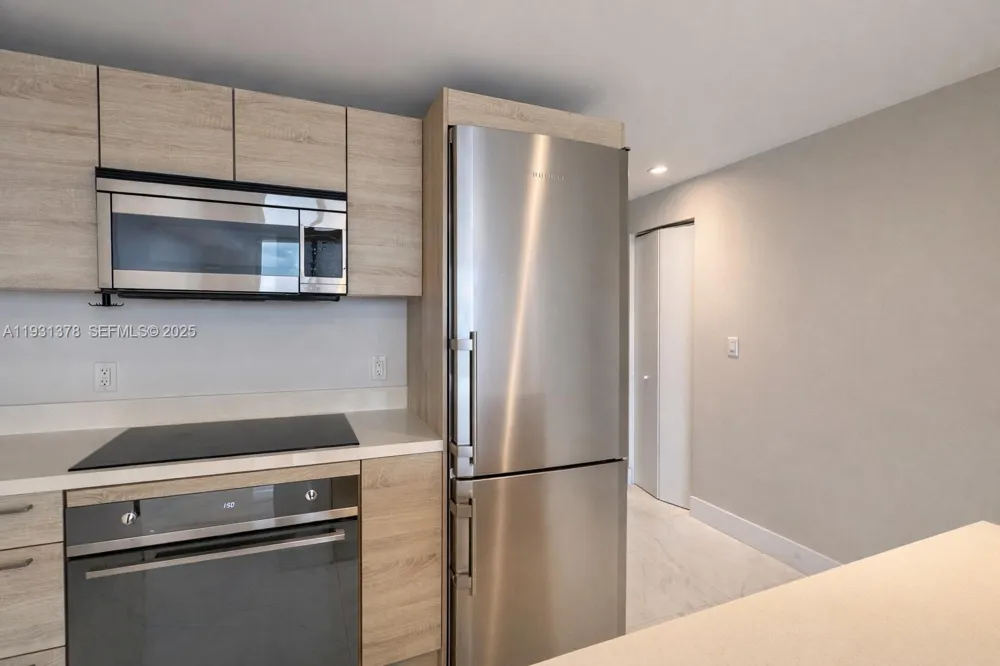 16385 Biscayne Blvd #1102 North Miami Beach, FL 33160