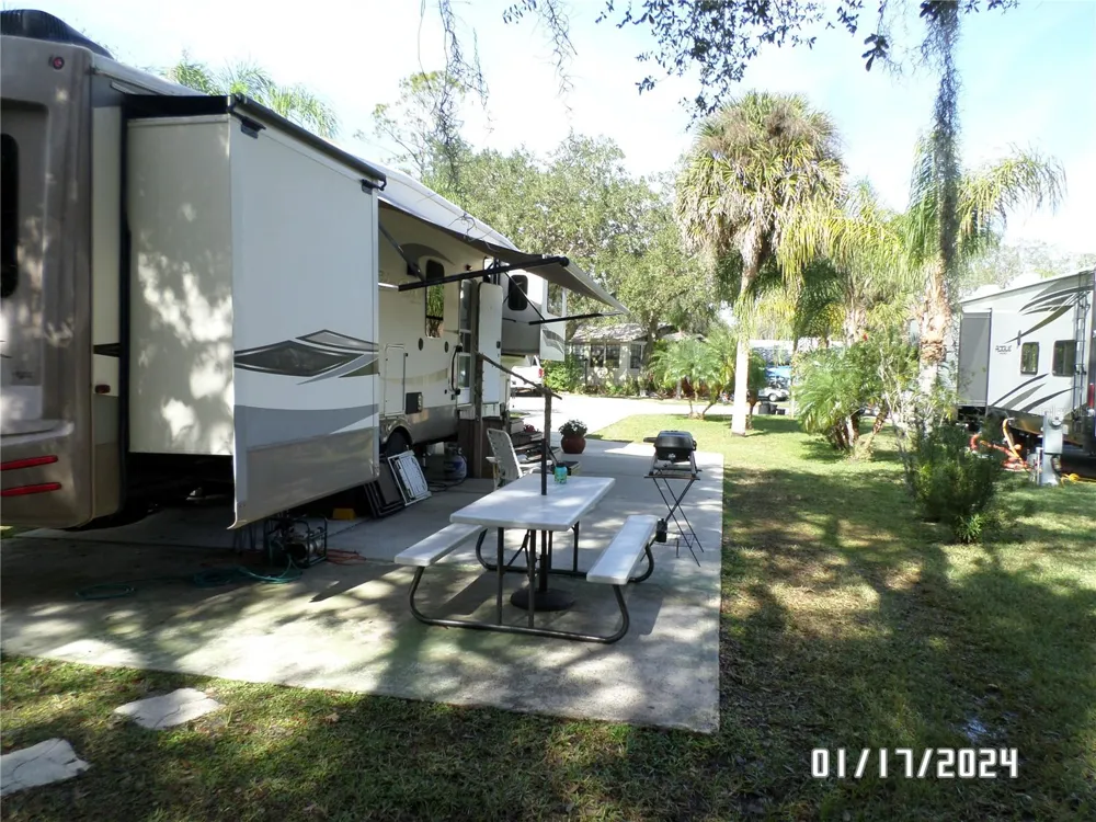 76 NW ROAN ROAD River Ranch, FL 33867