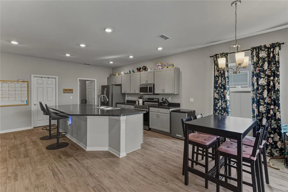 929 MONTGOMERY LANE Polk City, FL 33868