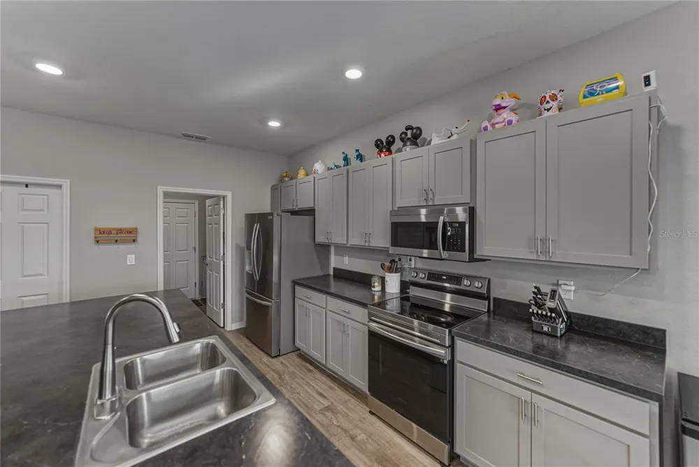 929 MONTGOMERY LANE Polk City, FL 33868