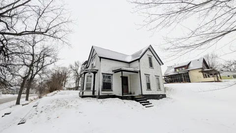 112 Bluff Street E