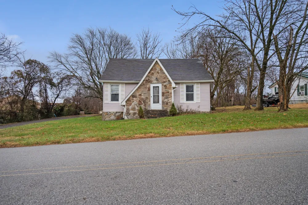 699 Oak St Lafayette, TN 37083
