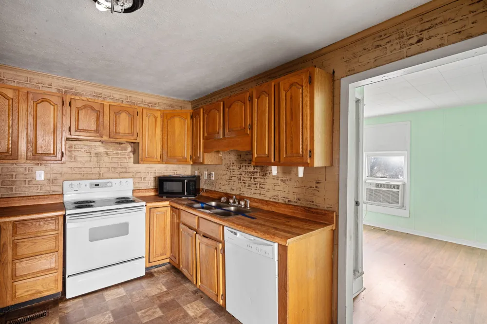 699 Oak St Lafayette, TN 37083