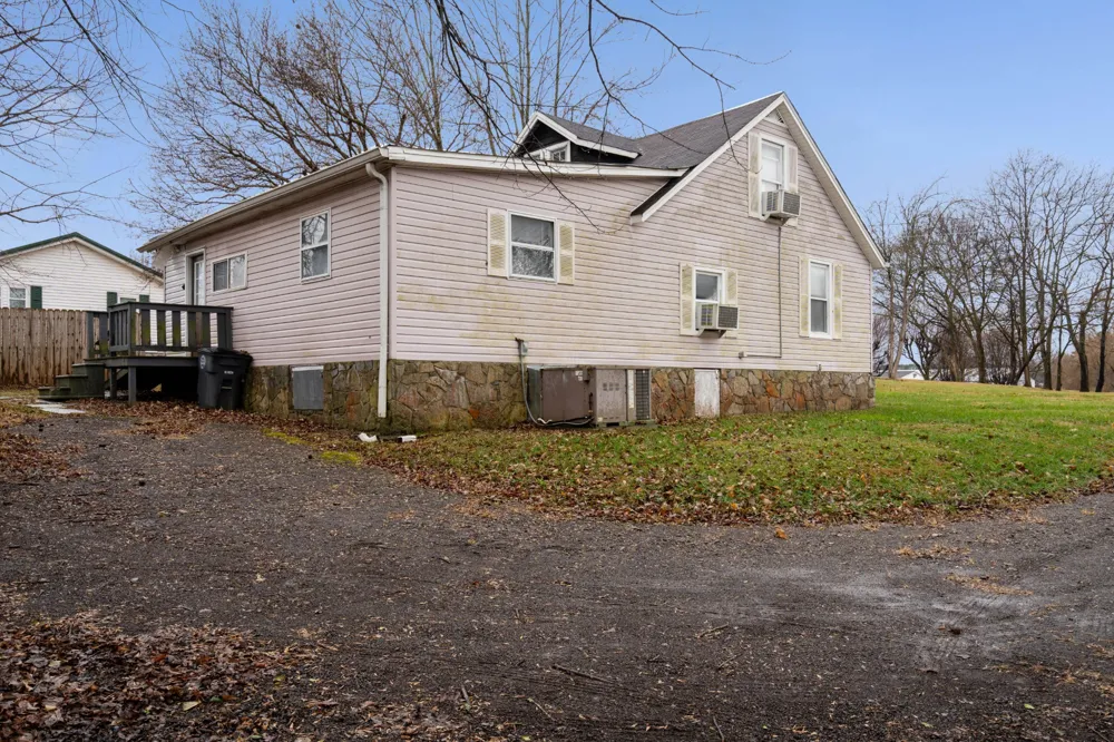699 Oak St Lafayette, TN 37083