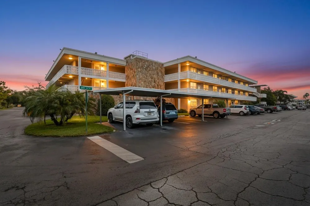 5095 BAY STREET NE #210 St Petersburg, FL 33703