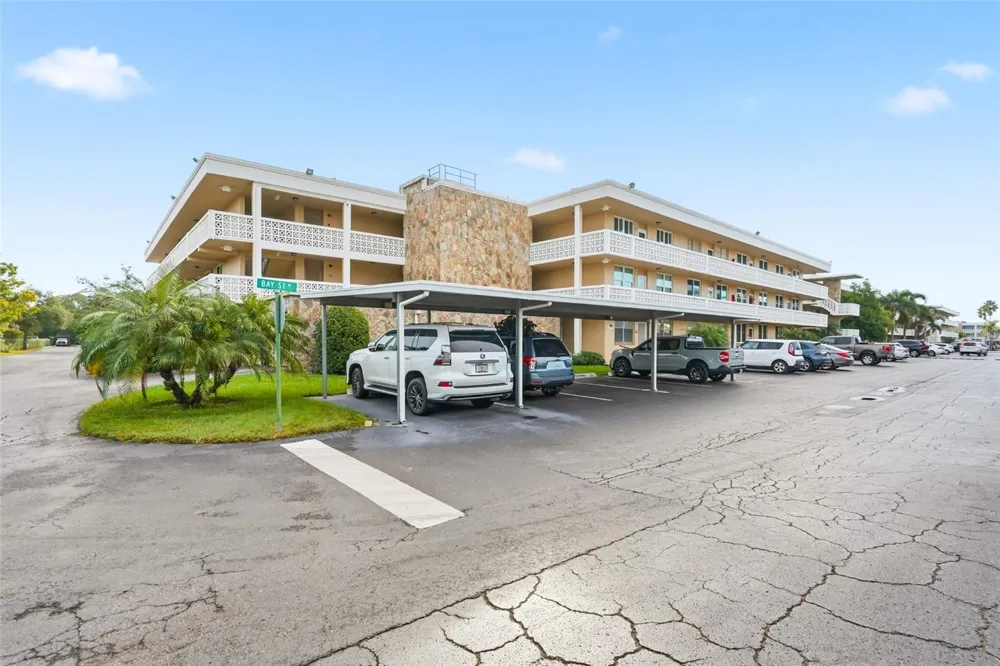5095 BAY STREET NE #210 St Petersburg, FL 33703