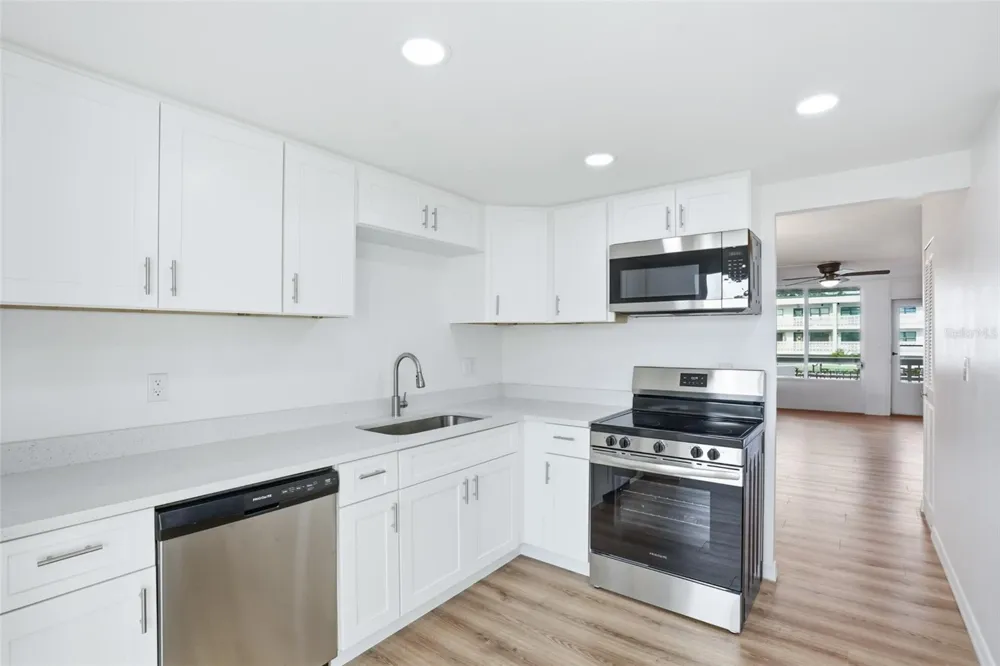 5095 BAY STREET NE #210 St Petersburg, FL 33703