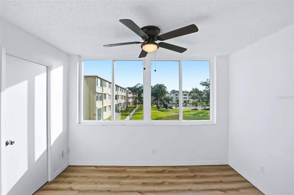5095 BAY STREET NE #210 St Petersburg, FL 33703