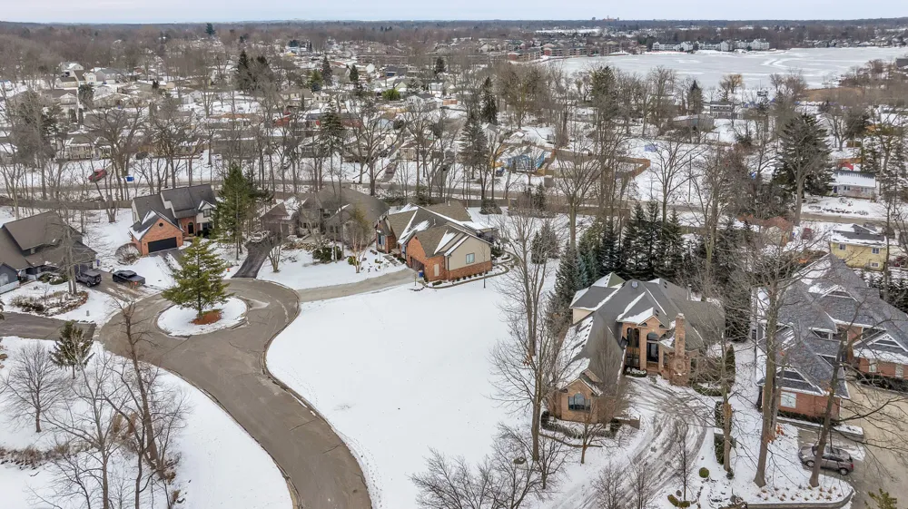 4275 Forest Valley Court Court Waterford, MI 48328
