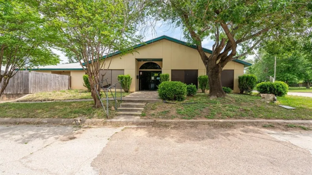 700 Dyer Street Rockdale, TX 76567
