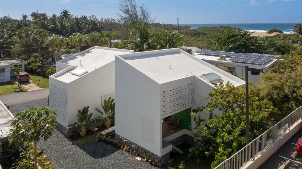 CASA BAJURA CALLE MONTE DE OCA #7 Isabela, PR 00662