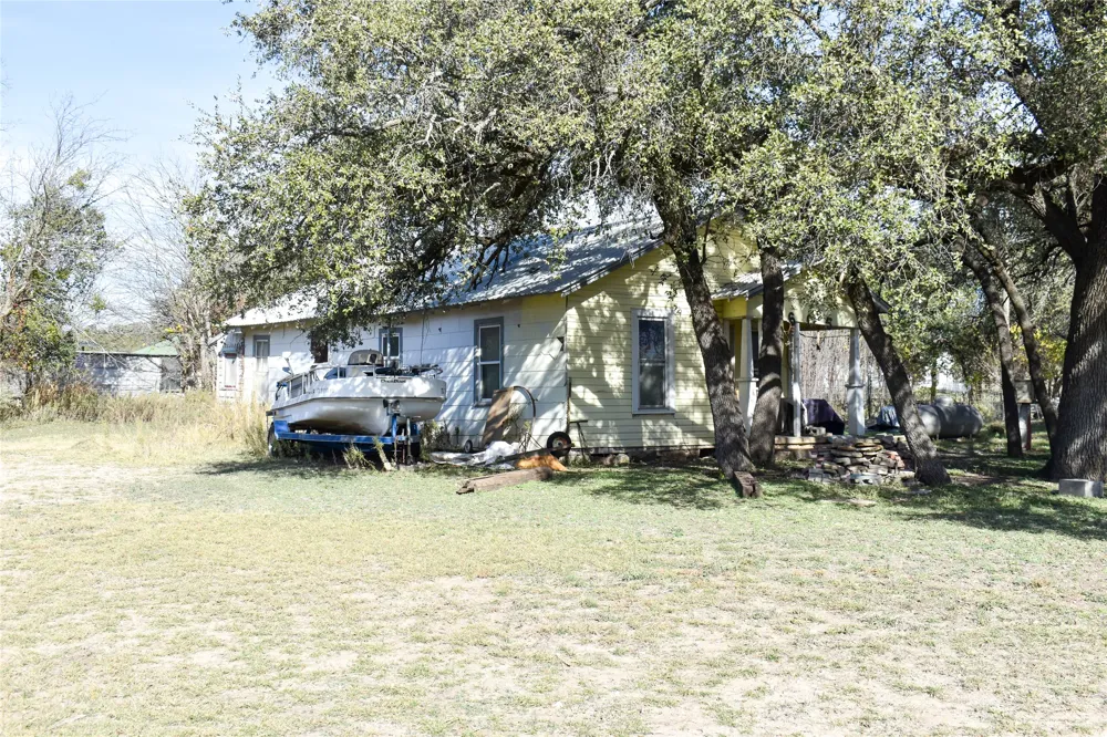 5605 Front Street Rochelle, TX 76872