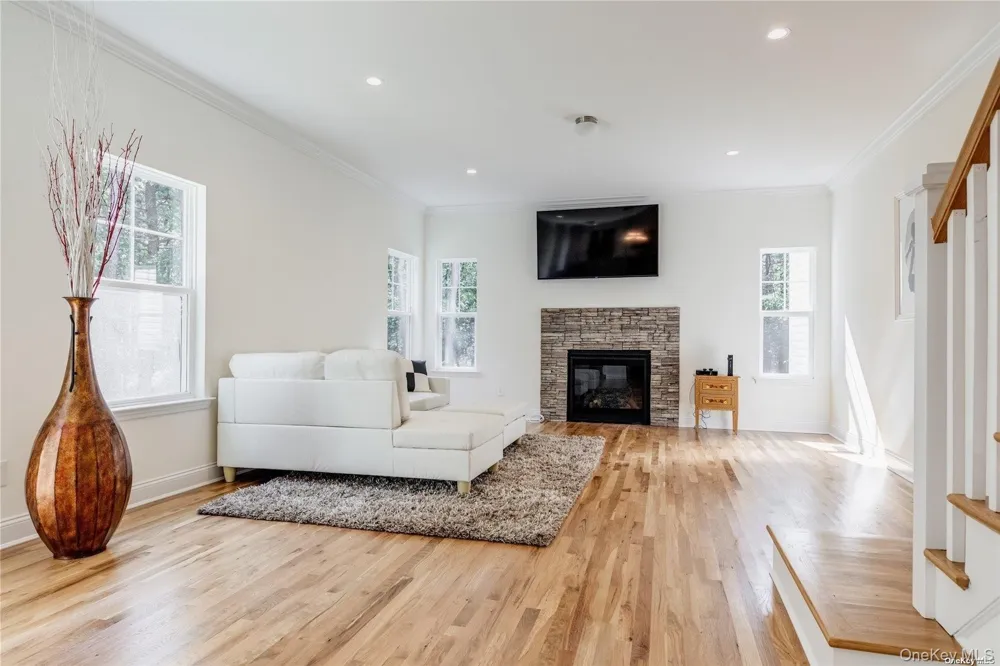 7 9th Street Center Moriches, NY 11934