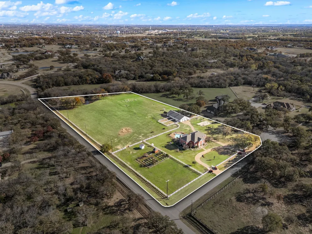 1077 Cardinal Drive Bartonville, TX 76226