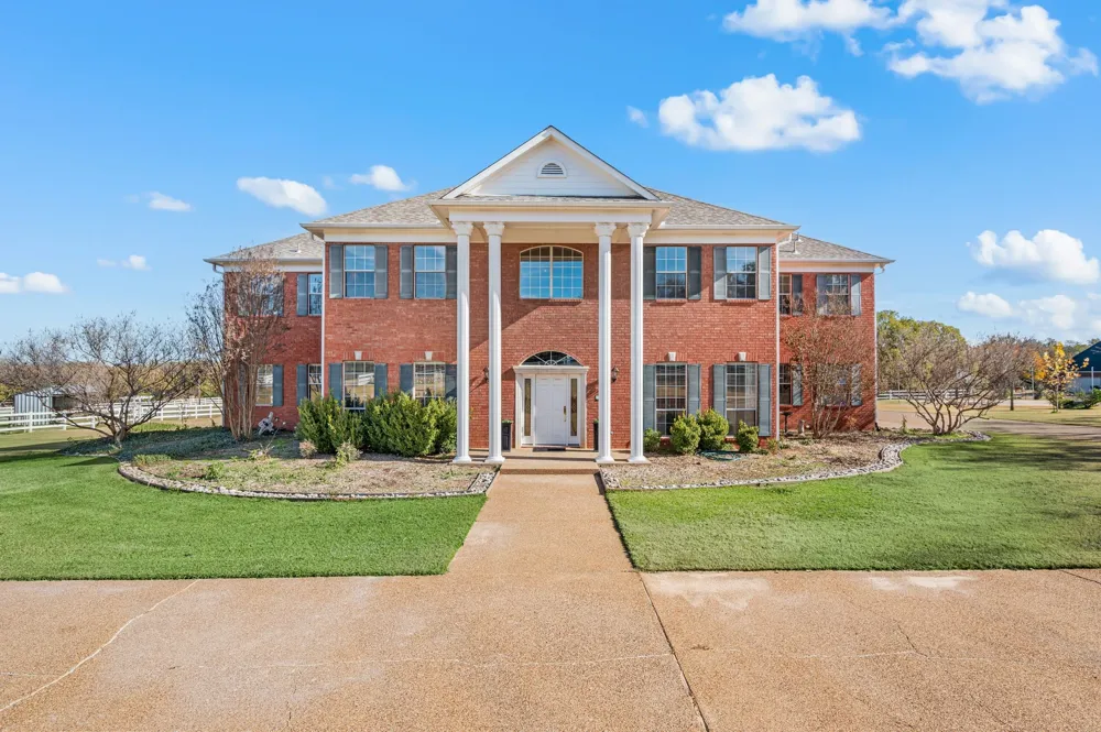 1077 Cardinal Drive Bartonville, TX 76226