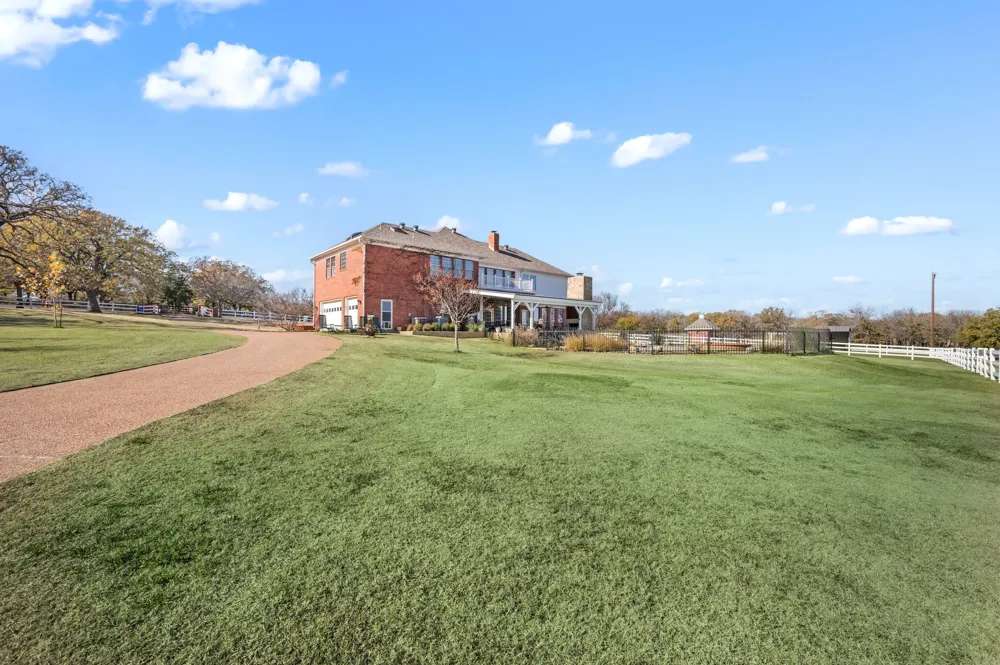 1077 Cardinal Drive Bartonville, TX 76226