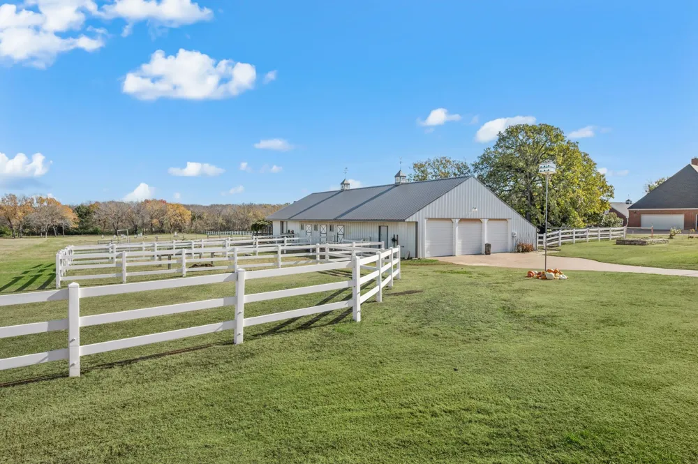 1077 Cardinal Drive Bartonville, TX 76226