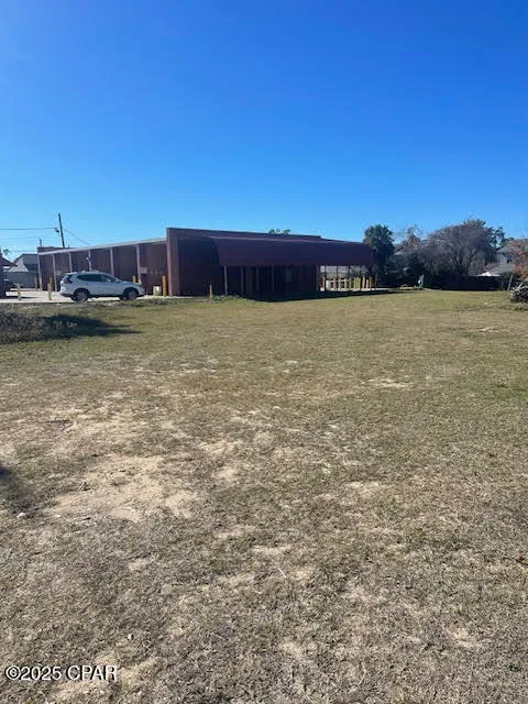 2518 HWY 77 Lynn Haven, FL 32444