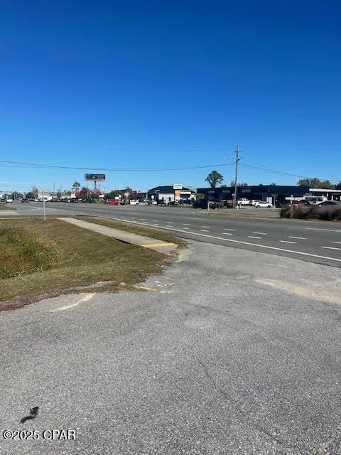 2518 HWY 77 Lynn Haven, FL 32444