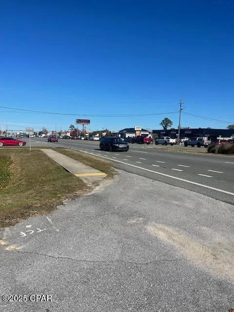 2518 HWY 77 Lynn Haven, FL 32444