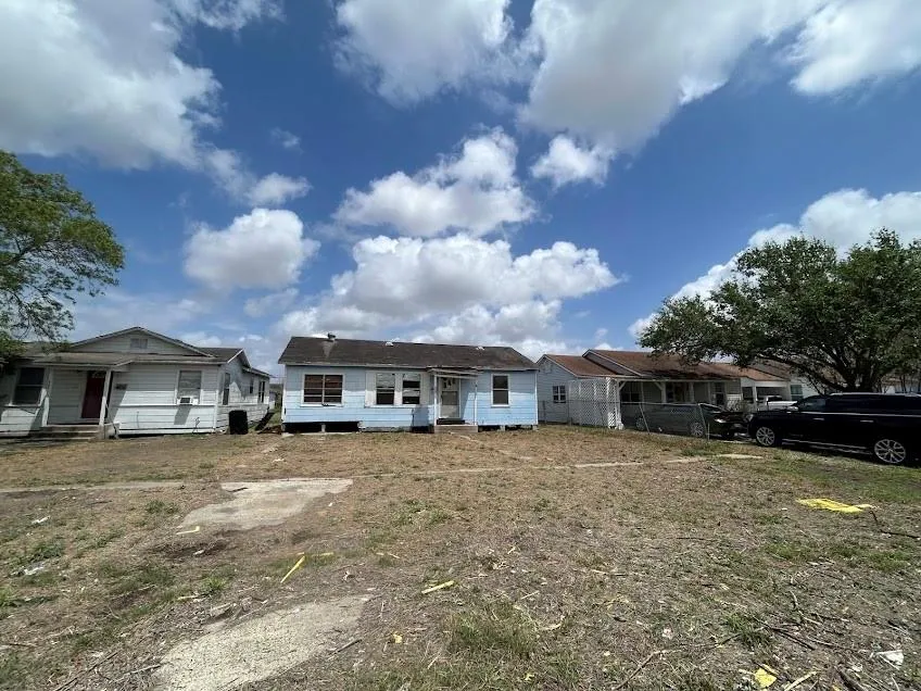 407 E 2nd Street Bishop, TX 78343