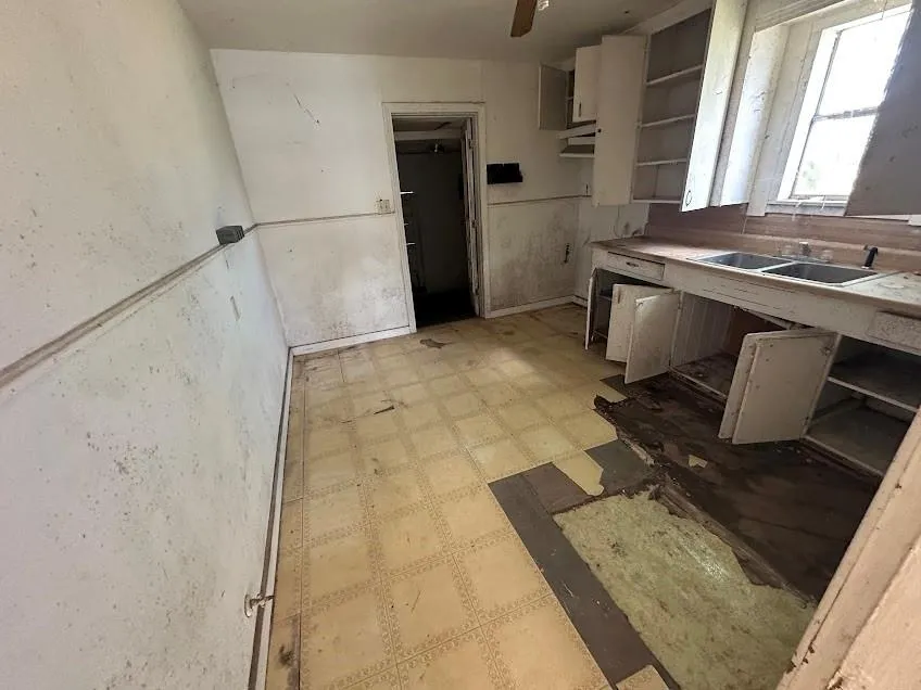 407 E 2nd Street Bishop, TX 78343