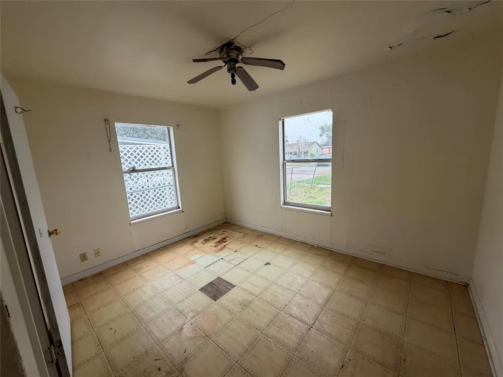 407 E 2nd Street Bishop, TX 78343