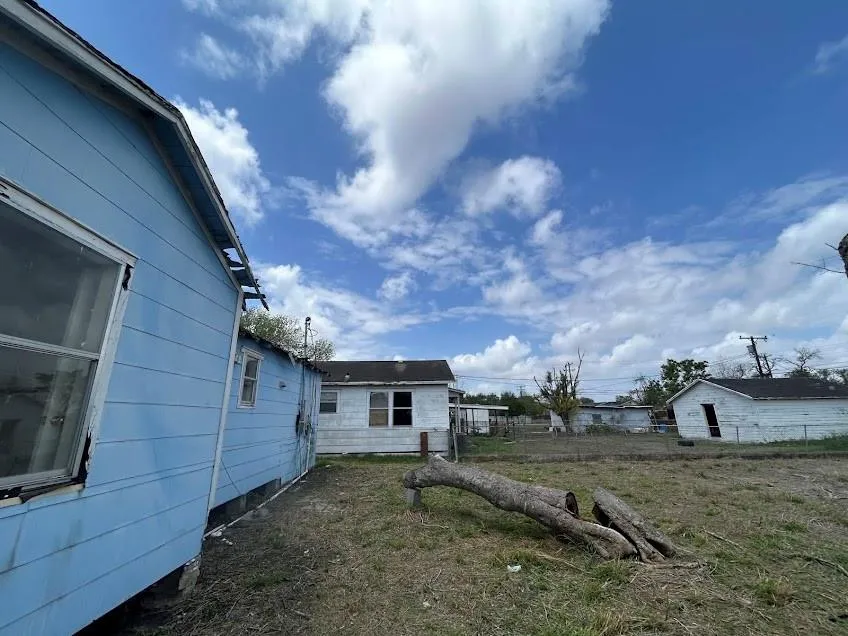 407 E 2nd Street Bishop, TX 78343