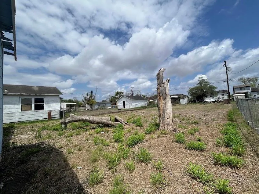 407 E 2nd Street Bishop, TX 78343